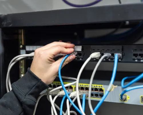 Ofis şəbəkəsi və server otağı